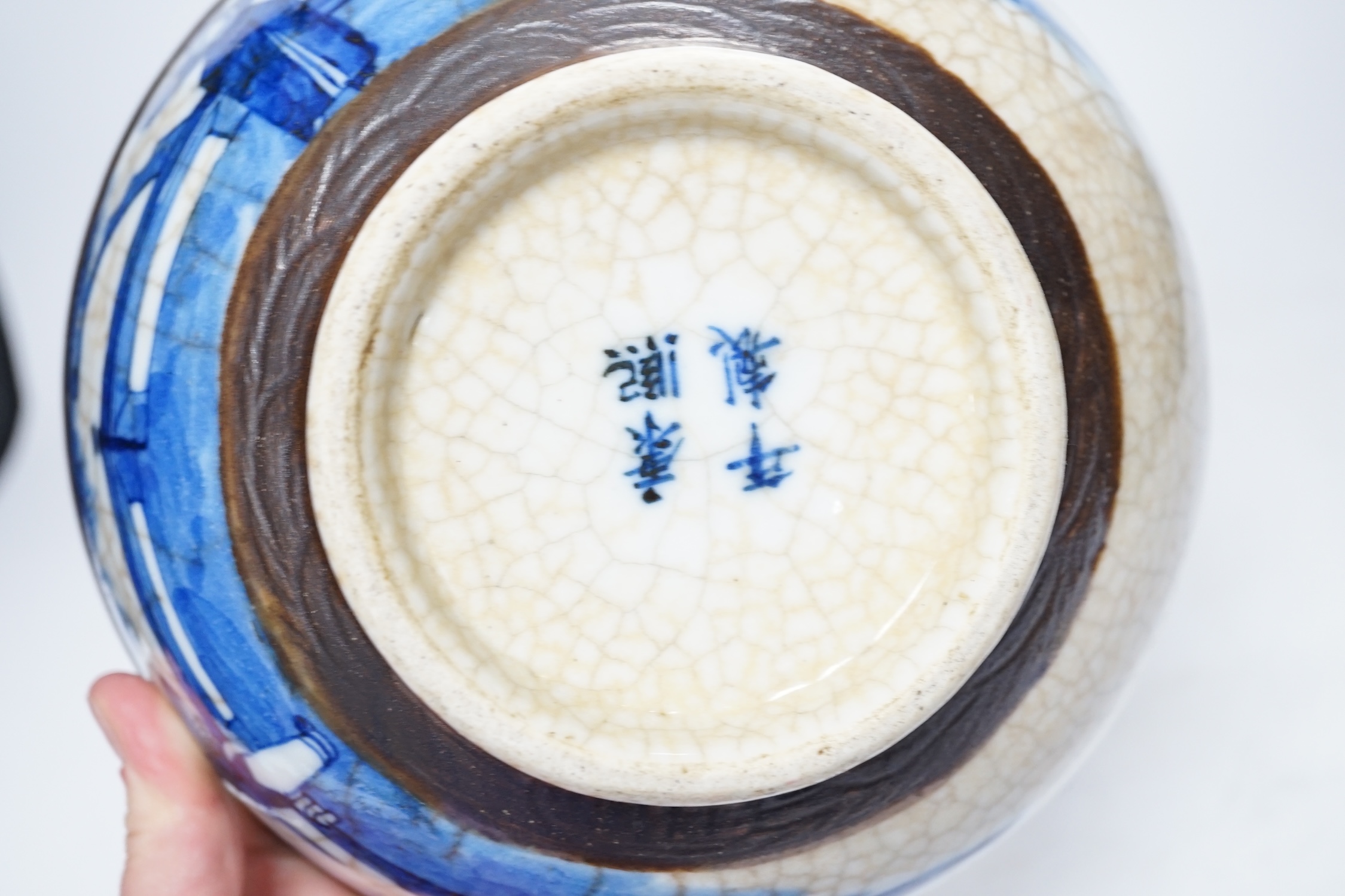 A Chinese blue and white crackle glazed bowl, early 20th century, 21cm diameter